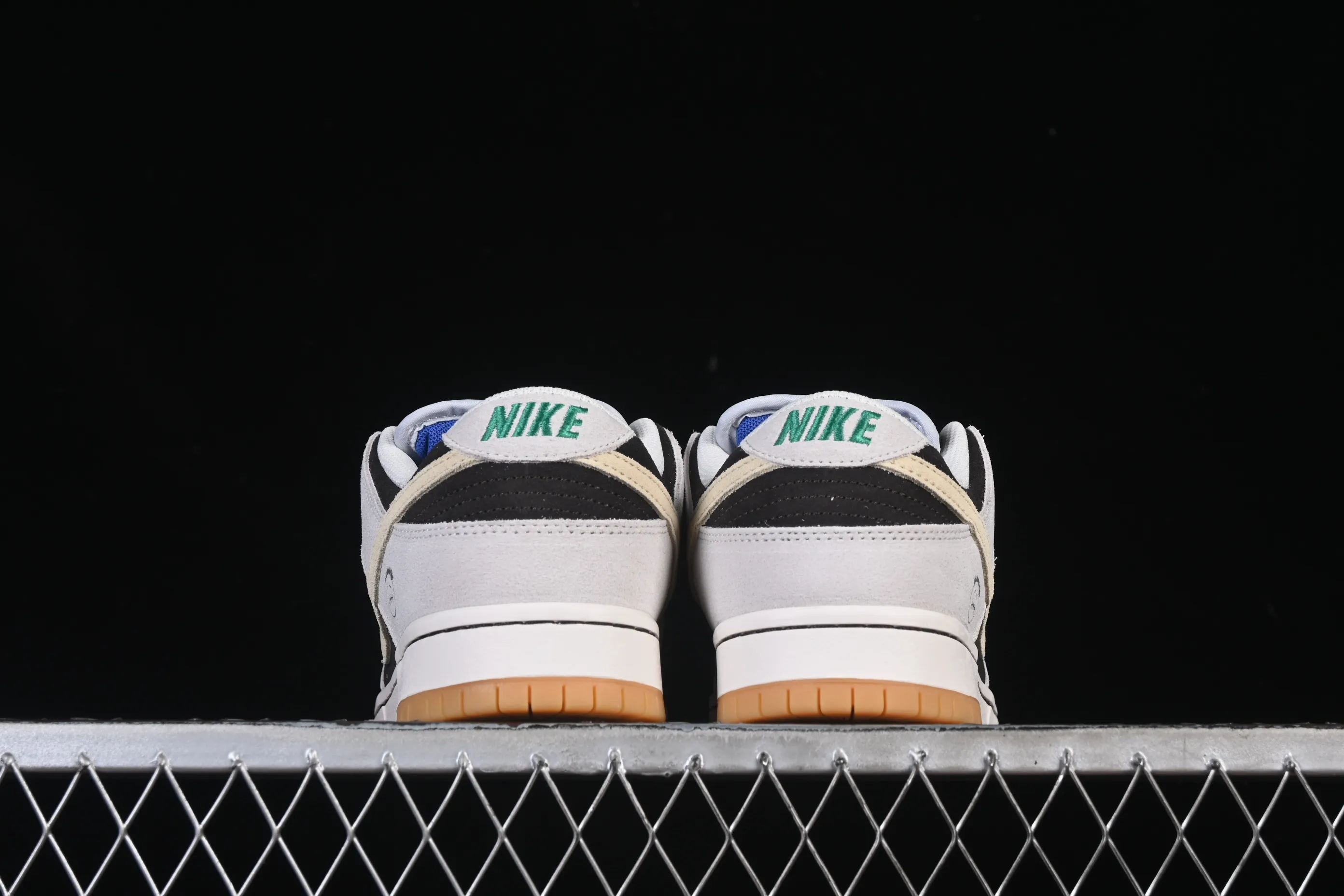 All categories Nk SB Dunk series Nk SB Dunk Low low-top sneakers Nike SB Dunk Low low-top casual sneakers HF3704-001